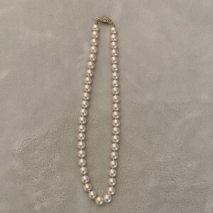 Elegant Pearl Necklace